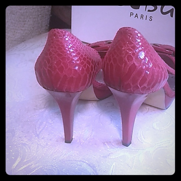 BCBG PARIS 8.5 RED LEATHER SNAKESKIN D'ORSAY HEELS - Picture 3 of 6